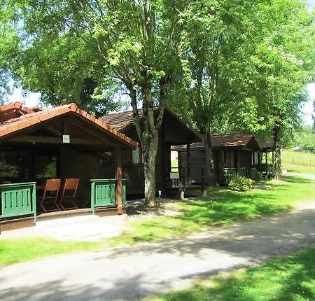 Camping Les Etoiles Saint-Sornin-Lavolps Exterior foto