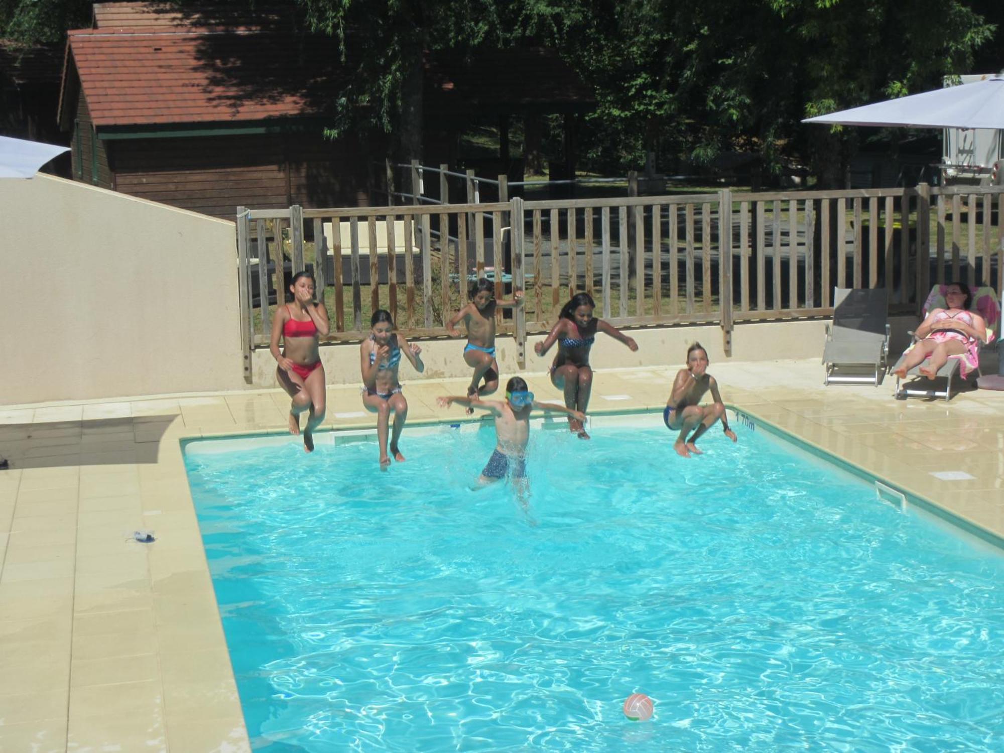 Camping Les Etoiles Saint-Sornin-Lavolps Exterior foto
