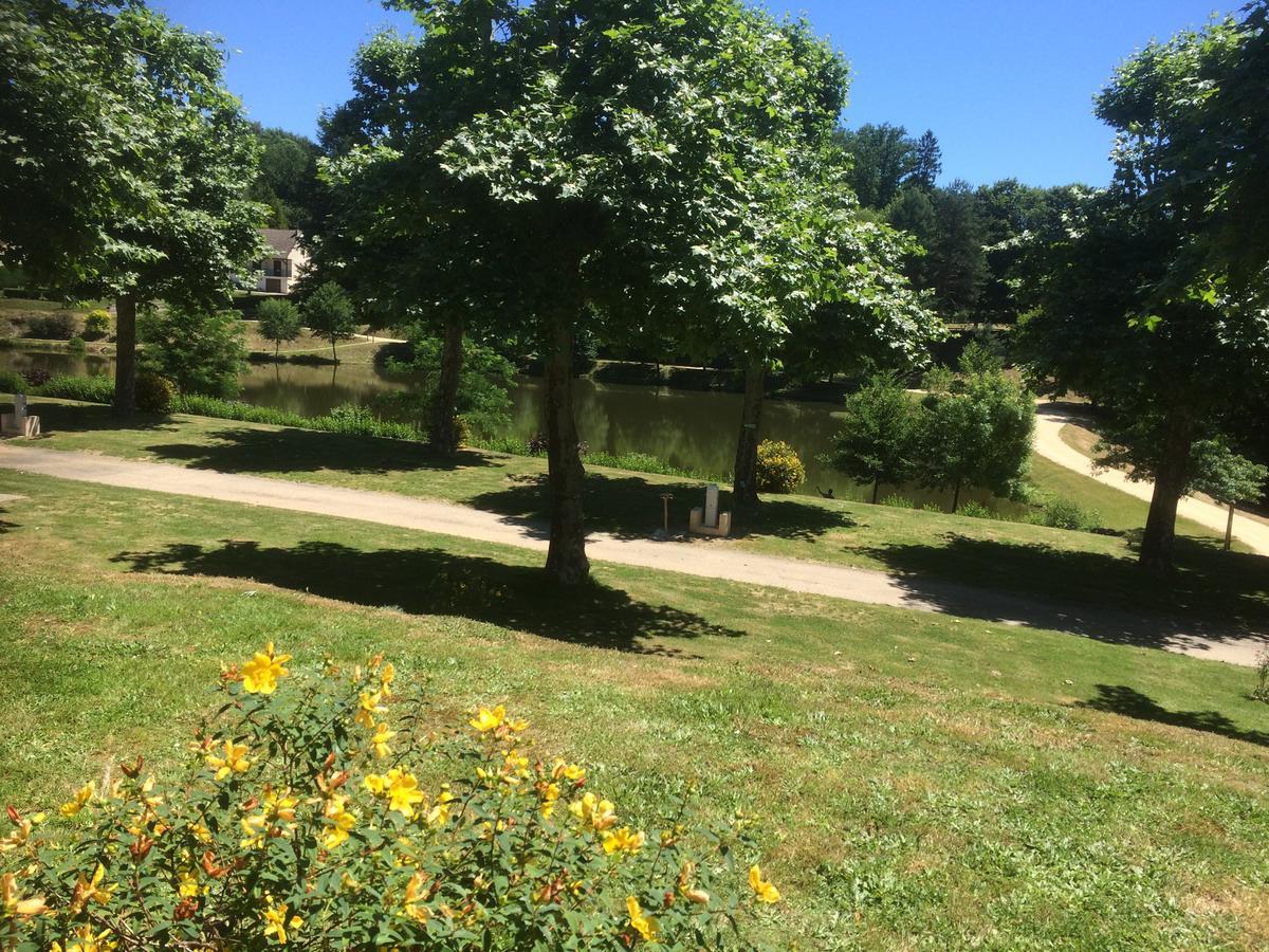 Camping Les Etoiles Saint-Sornin-Lavolps Exterior foto